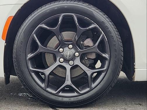 2019 Chrysler 300 Touring