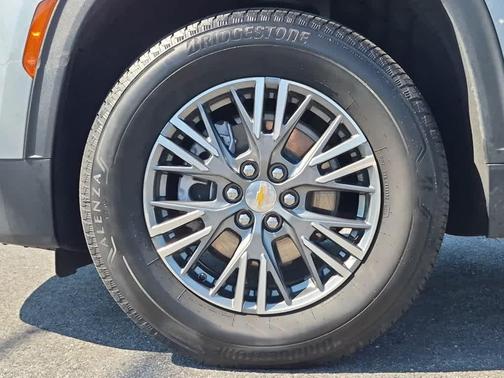 Sterling Gray Metallic 2025 Chevrolet Traverse LT