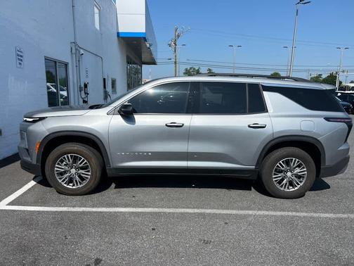 Sterling Gray Metallic 2025 Chevrolet Traverse LT