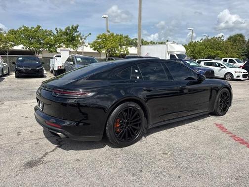 2018 Porsche Panamera 4