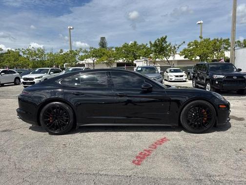 2018 Porsche Panamera 4