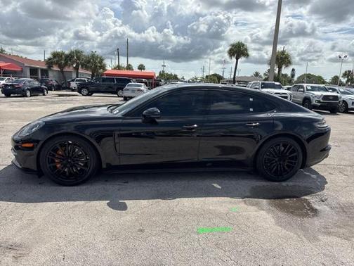 2018 Porsche Panamera 4