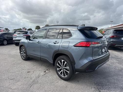 2025 Toyota Corolla Cross XLE