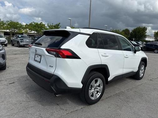 2021 Toyota RAV4 XLE