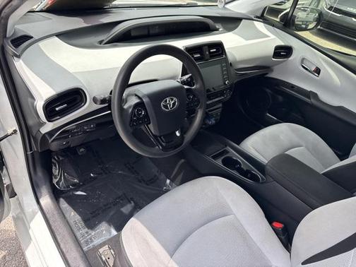 2021 Toyota Prius LE