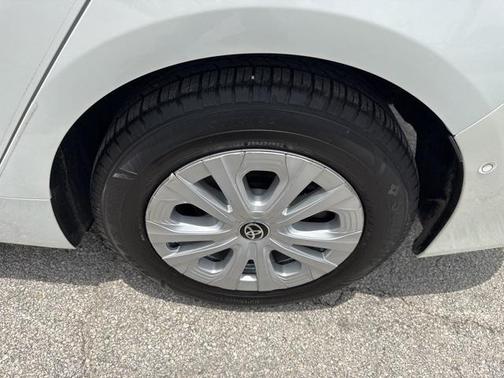 2021 Toyota Prius LE