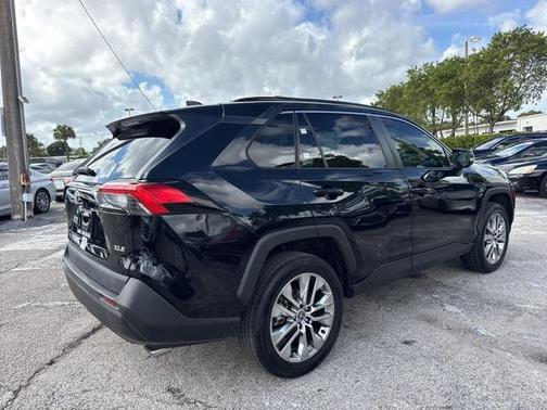 2021 Toyota RAV4 XLE Premium