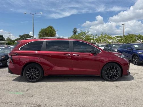 2024 Toyota Sienna XSE 7 Passenger