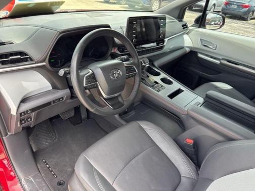 2024 Toyota Sienna XSE 7 Passenger