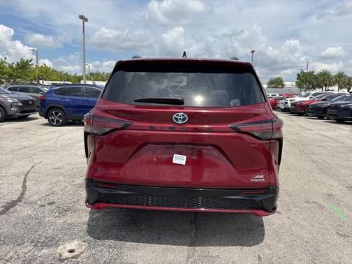 2024 Toyota Sienna XSE 7 Passenger