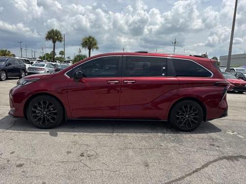 2024 Toyota Sienna XSE 7 Passenger