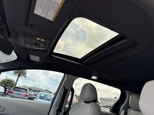 2024 Toyota Sienna XSE 7 Passenger