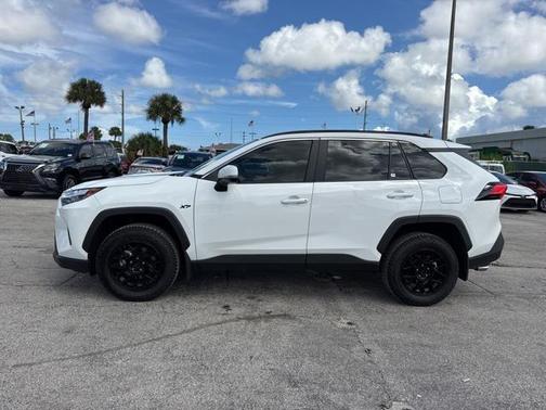 2025 Toyota RAV4 XLE