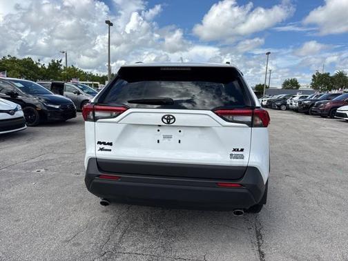 2025 Toyota RAV4 XLE