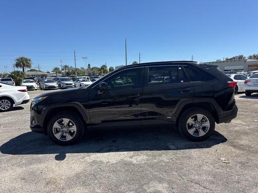 2024 Toyota RAV4 Hybrid SE