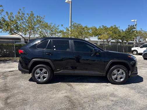 2024 Toyota RAV4 Hybrid SE