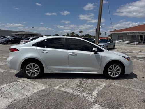 2024 Toyota Corolla Hybrid SE