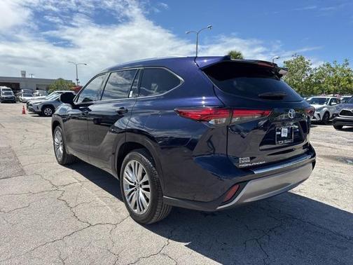 2023 Toyota Highlander Platinum