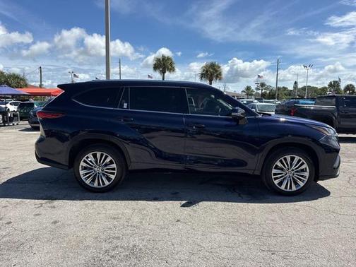 2023 Toyota Highlander Platinum