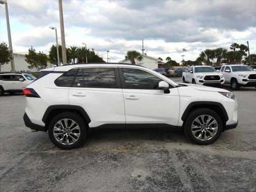2019 Toyota RAV4 XLE Premium