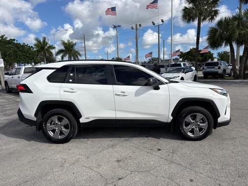 2025 Toyota RAV4 Hybrid LE