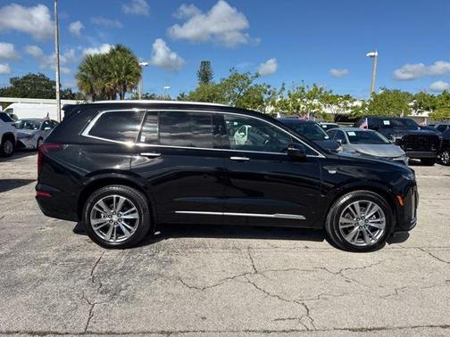 2025 Cadillac XT6 Premium Luxury FWD