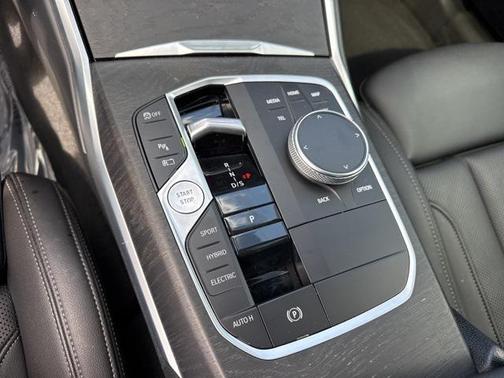 2024 BMW 330e xDrive