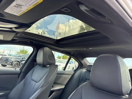 2024 BMW 330e xDrive