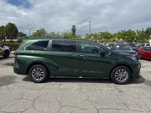 2023 Toyota Sienna XLE 7 Passenger