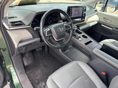 2023 Toyota Sienna XLE 7 Passenger