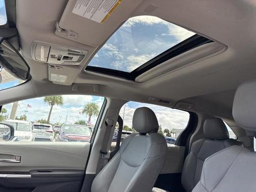 2023 Toyota Sienna XLE 7 Passenger