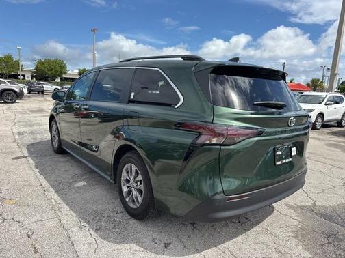 2023 Toyota Sienna XLE 7 Passenger