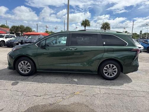 2023 Toyota Sienna XLE 7 Passenger
