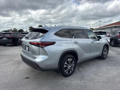 2024 Toyota Highlander XLE
