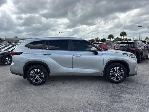 2024 Toyota Highlander XLE