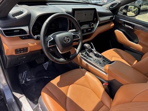 2024 Toyota Highlander Hybrid Platinum