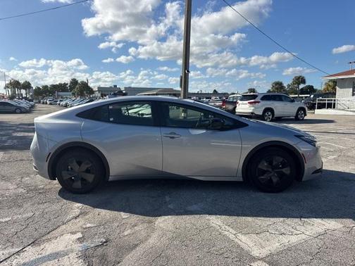 2025 Toyota Prius LE