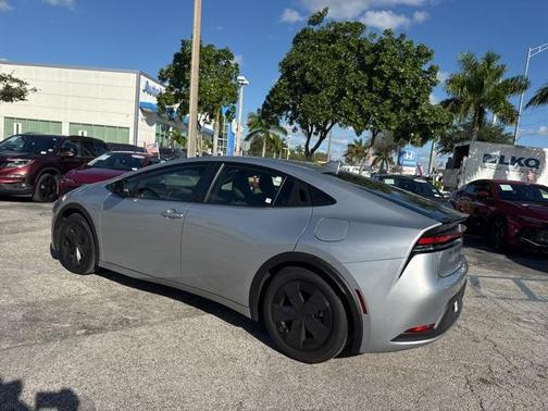 2025 Toyota Prius LE