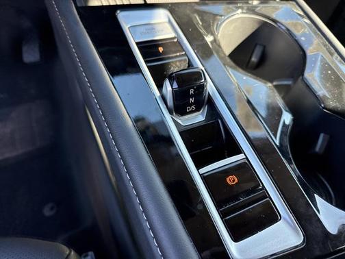 2025 Volkswagen Atlas 2.0T SE w/Technology 4MOTION