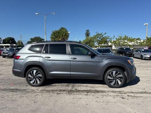 2025 Volkswagen Atlas 2.0T SE w/Technology 4MOTION