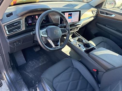 2025 Volkswagen Atlas 2.0T SE w/Technology 4MOTION