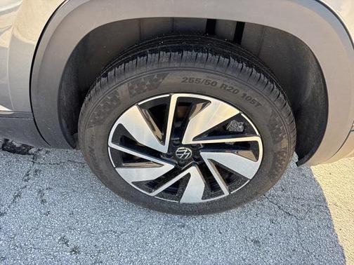 2025 Volkswagen Atlas 2.0T SE w/Technology 4MOTION