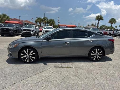 2022 Nissan Altima SR FWD