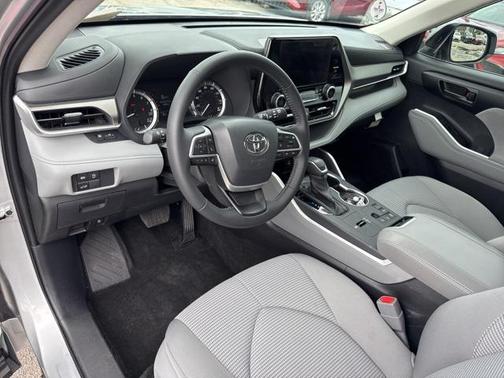 2025 Toyota Highlander LE