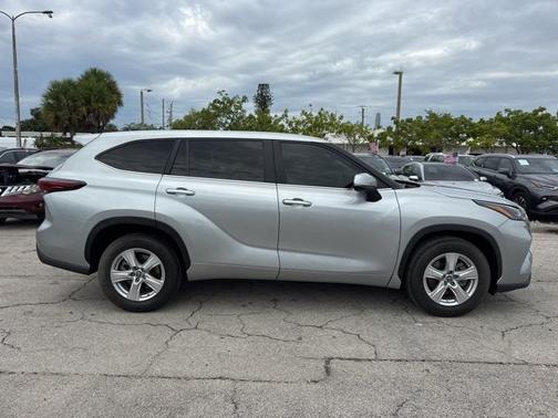2024 Toyota Highlander LE