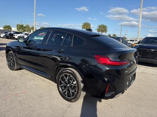 2025 BMW X4 xDrive30i
