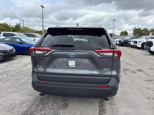 2022 Toyota RAV4 Hybrid XLE