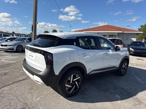 2025 Nissan Kicks SV