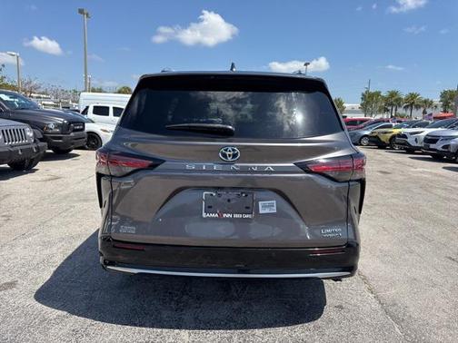 2022 Toyota Sienna Limited 7-Passenger
