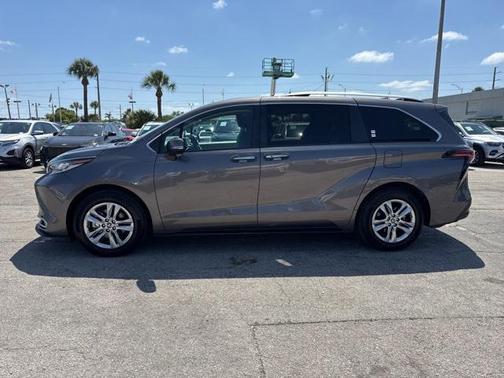 2022 Toyota Sienna Limited 7-Passenger